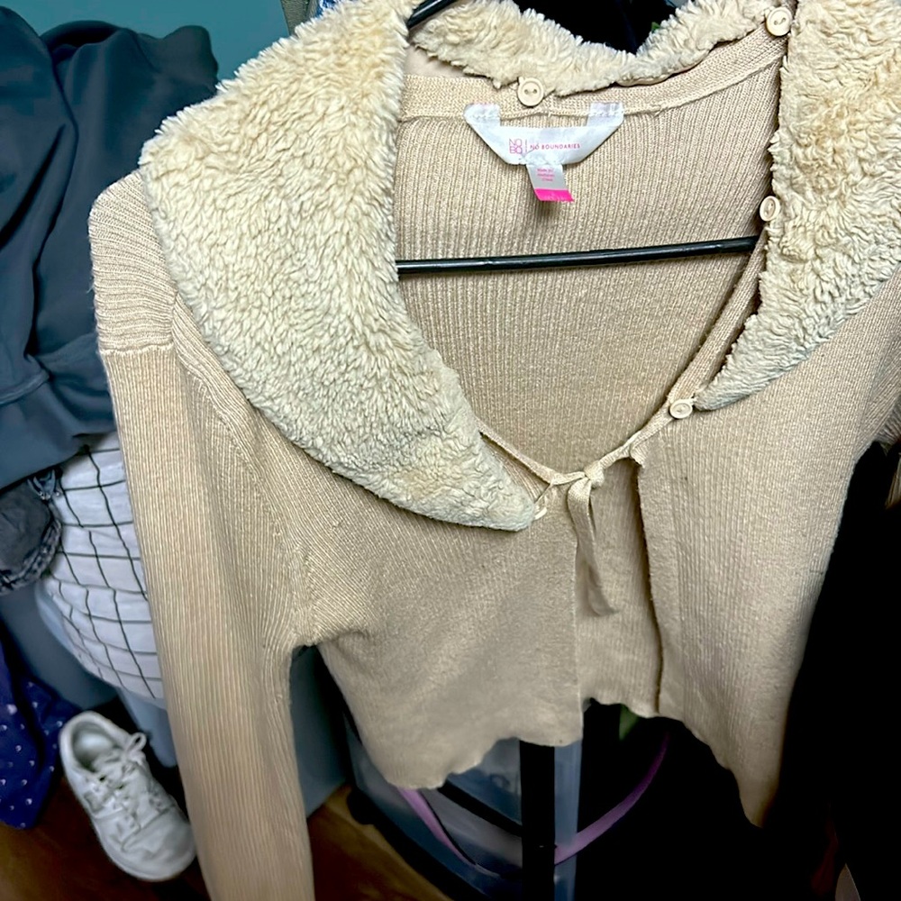 I’m selling khaki sweater with a fur collar